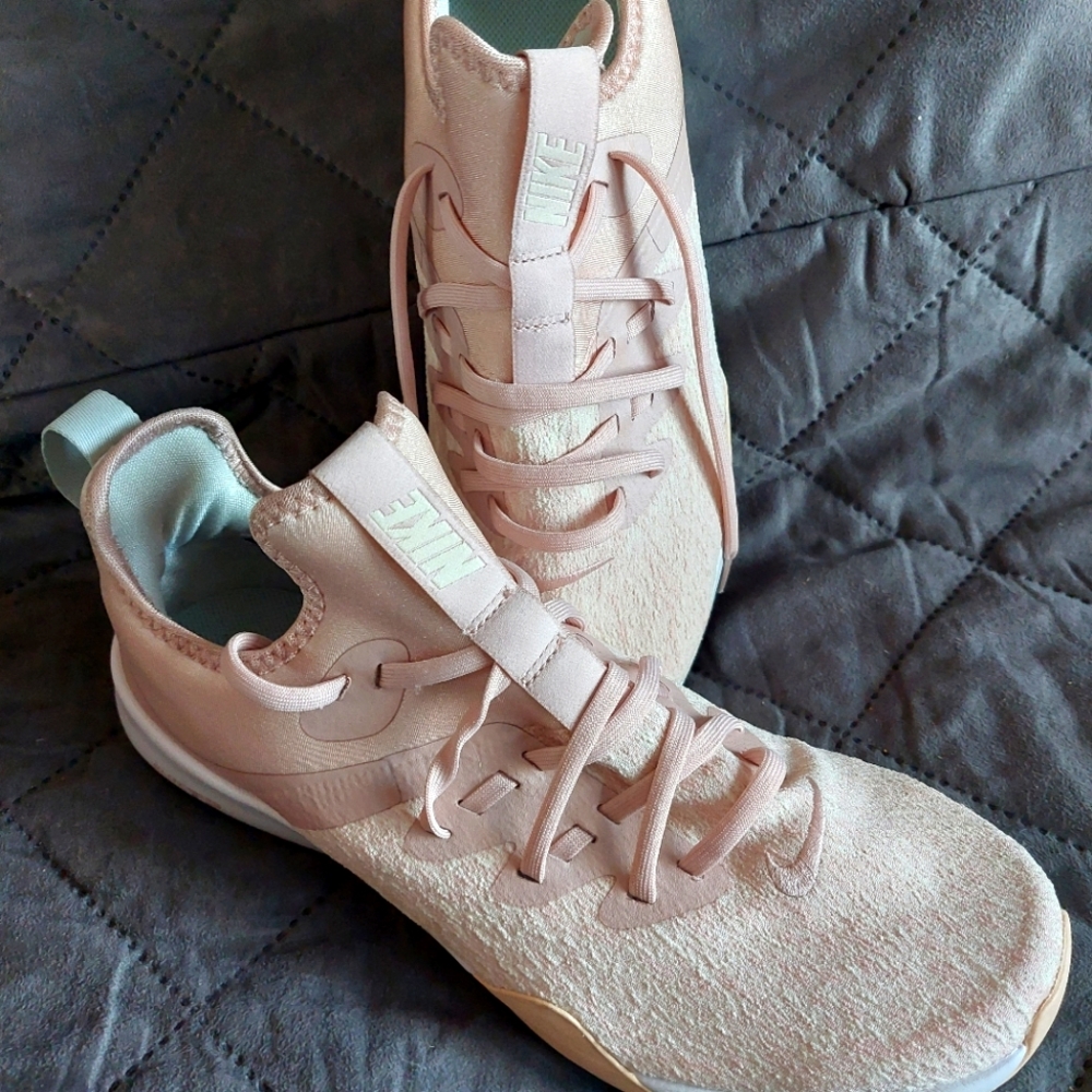 NEW Nike Elite TR Crossfit Athletic Shoes Size 10 Blush Pink